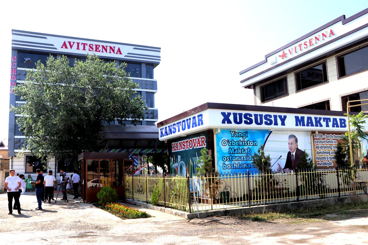 Maktab hovlisi
